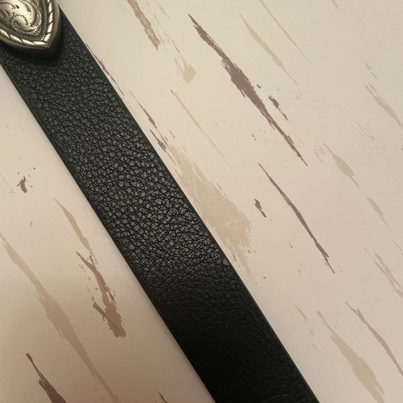 Etched Double Buckle Belt - Picture 4 of 4